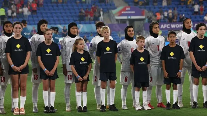 伊朗女足亚洲杯拒绝演唱国歌；主帅赛后不谈论相关话题