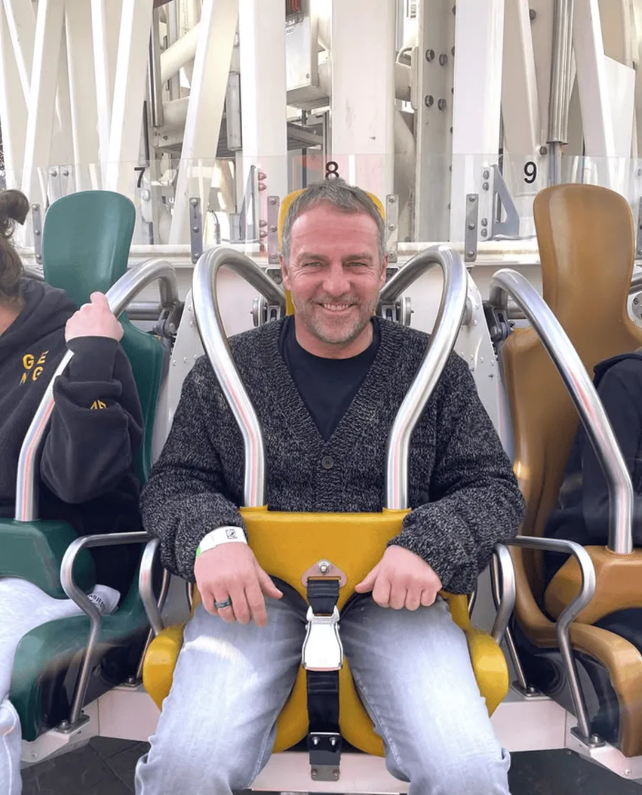 彩票-弗里克假期前往游乐园游玩，明日国脚回归球队恢复训练